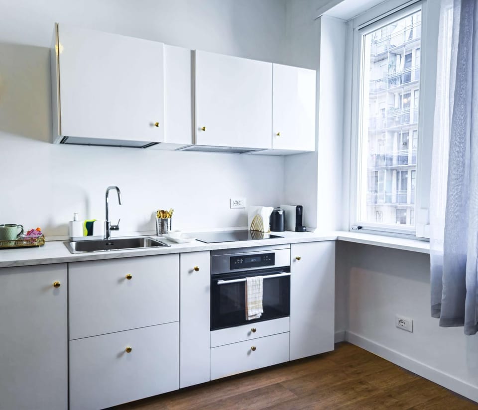 Coffee/tea facilities, Kitchen or kitchenette, stove