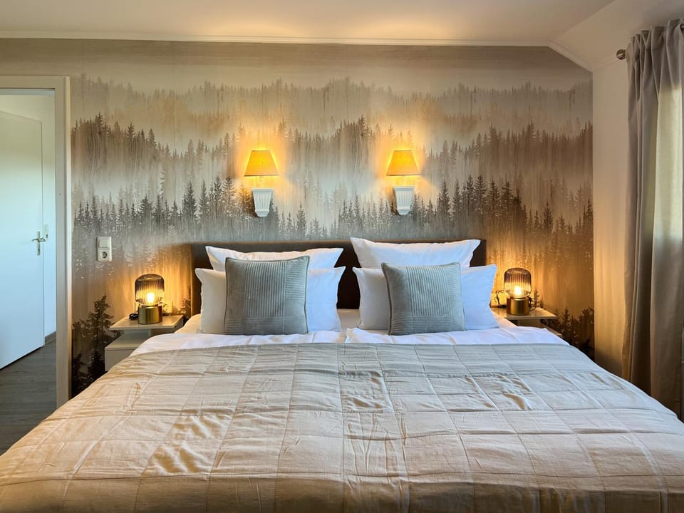 Bed, Photo of the whole room, Bedroom
