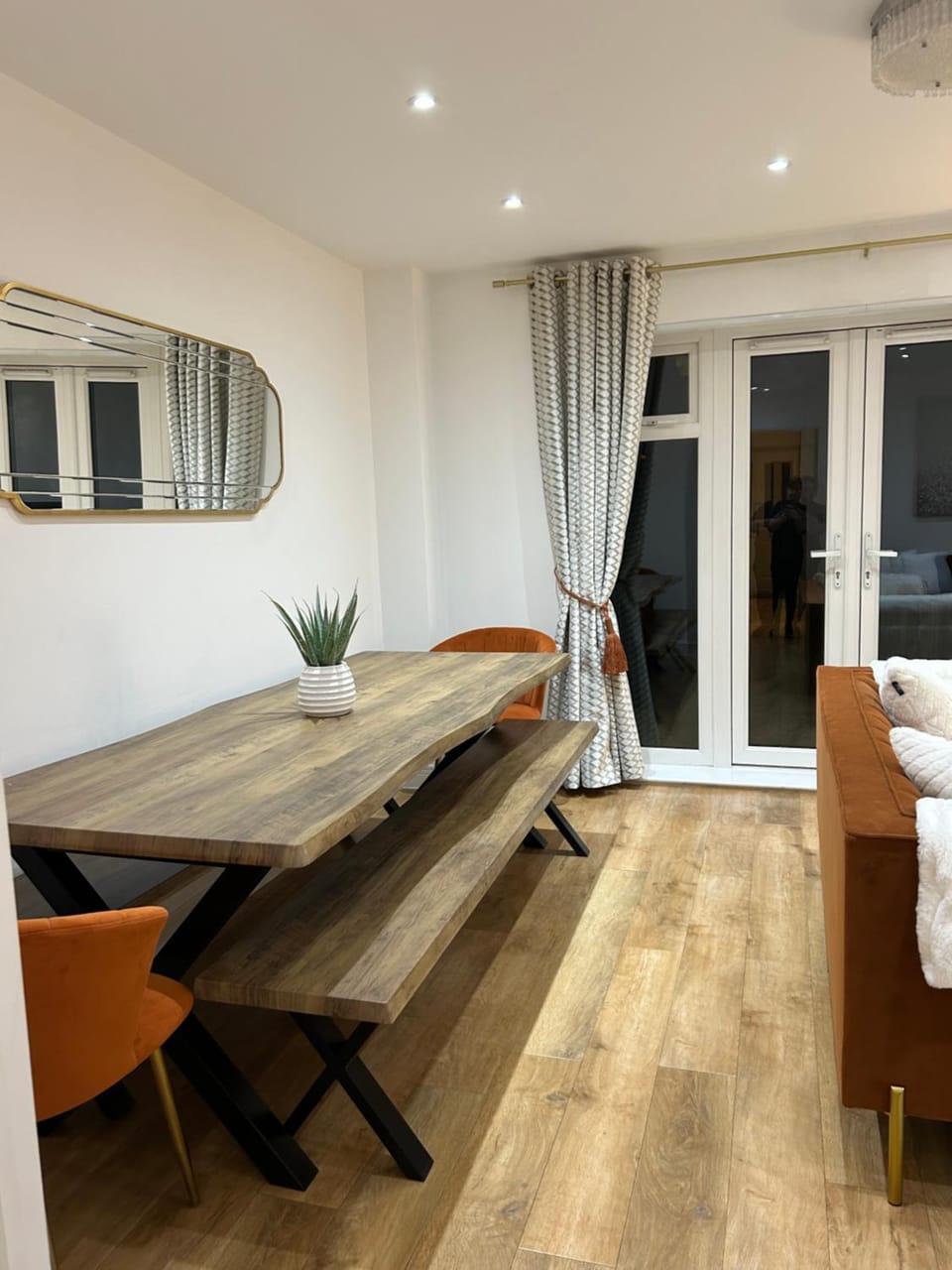 Seating area, Dining area