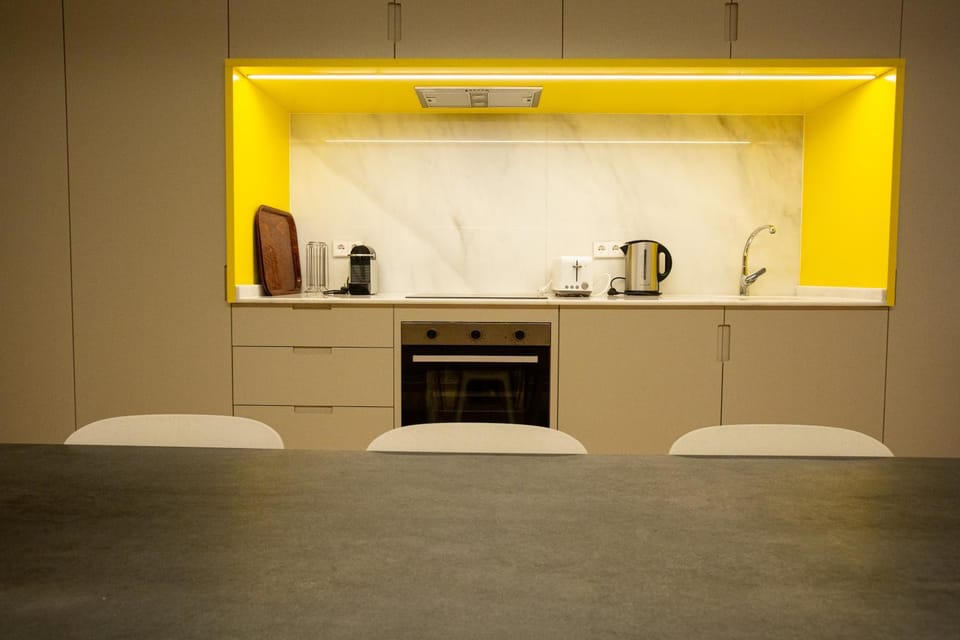 Coffee/tea facilities, Kitchen or kitchenette, oven, stove, toaster