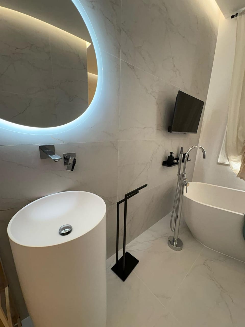 Bathroom, TV and multimedia, Bath