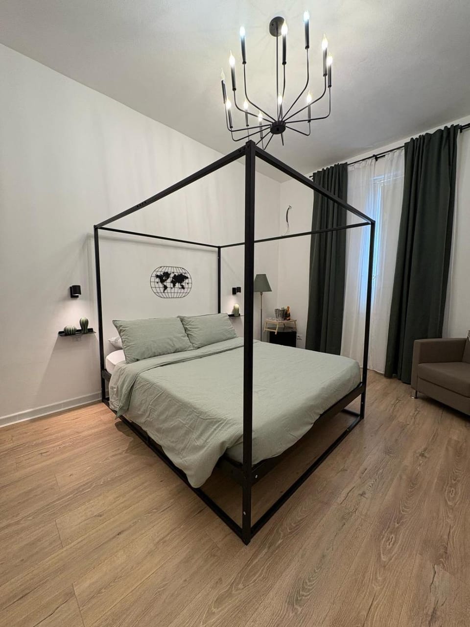 Photo of the whole room, Bedroom