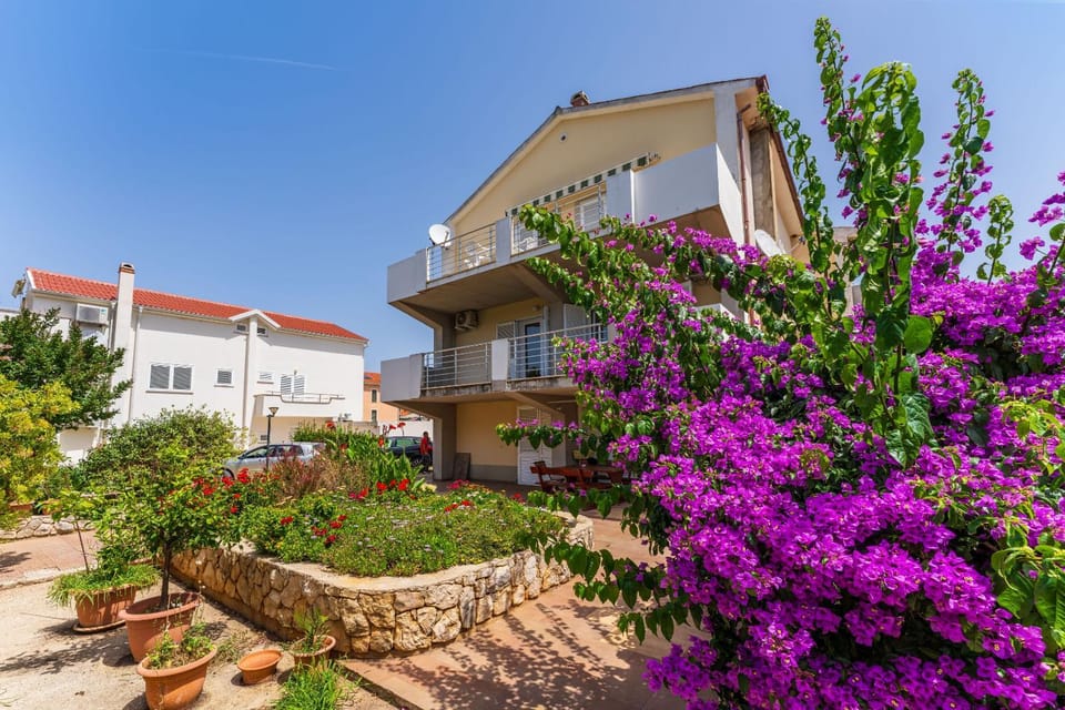 Rooms Tony Near The Beach Apartment in Novalja