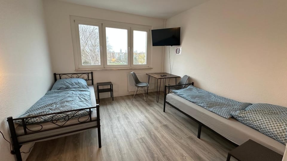 Bed, TV and multimedia, Photo of the whole room, Seating area, internet