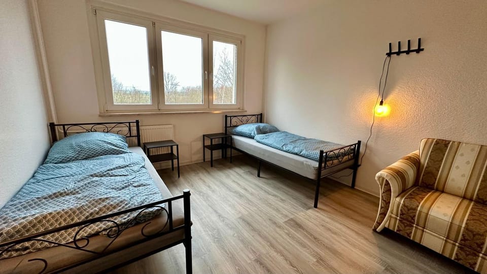 Bed, Photo of the whole room, Seating area