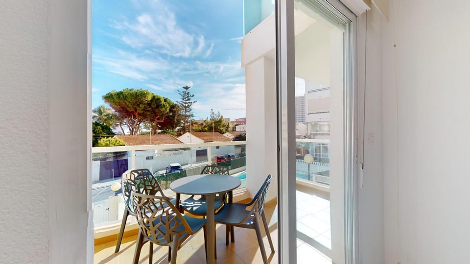 Balcony/Terrace, Dining area, Pool view