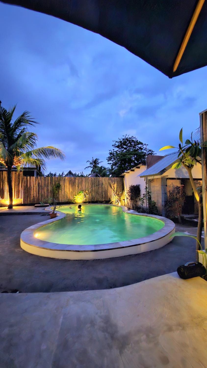 Swimming pool
