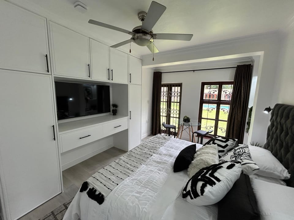 Bed, TV and multimedia, Bedroom, air conditioner