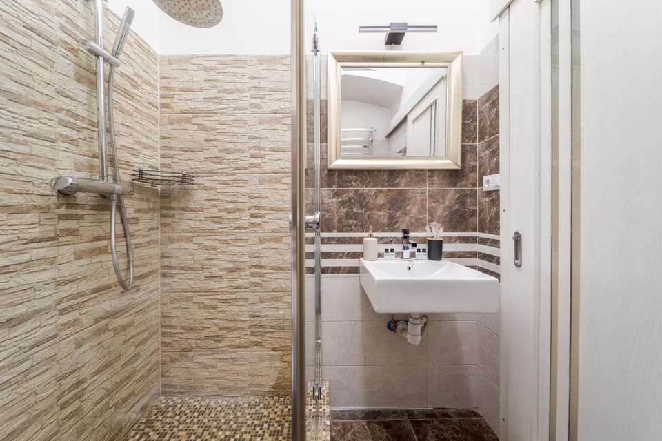 Shower, towels