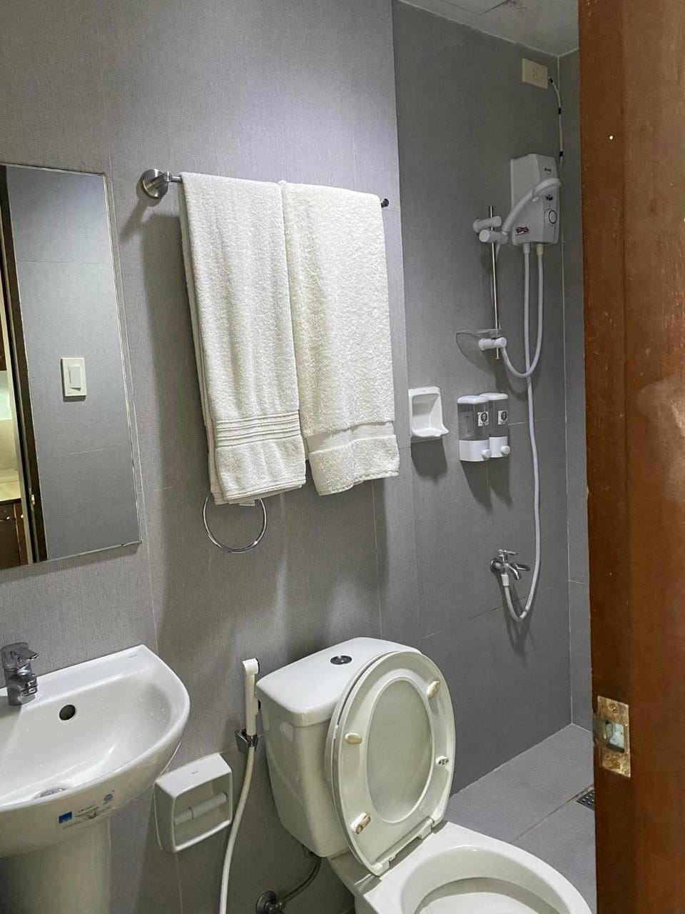 Ohana Buenbyahe Studio Rooms with balcony in Mandaluyong, Edsa Shaw Mrt and Megamall Apartment hotel in Mandaluyong