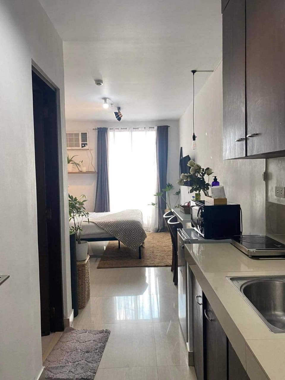 Ohana Buenbyahe Studio Rooms with balcony in Mandaluyong, Edsa Shaw Mrt and Megamall Apartment hotel in Mandaluyong