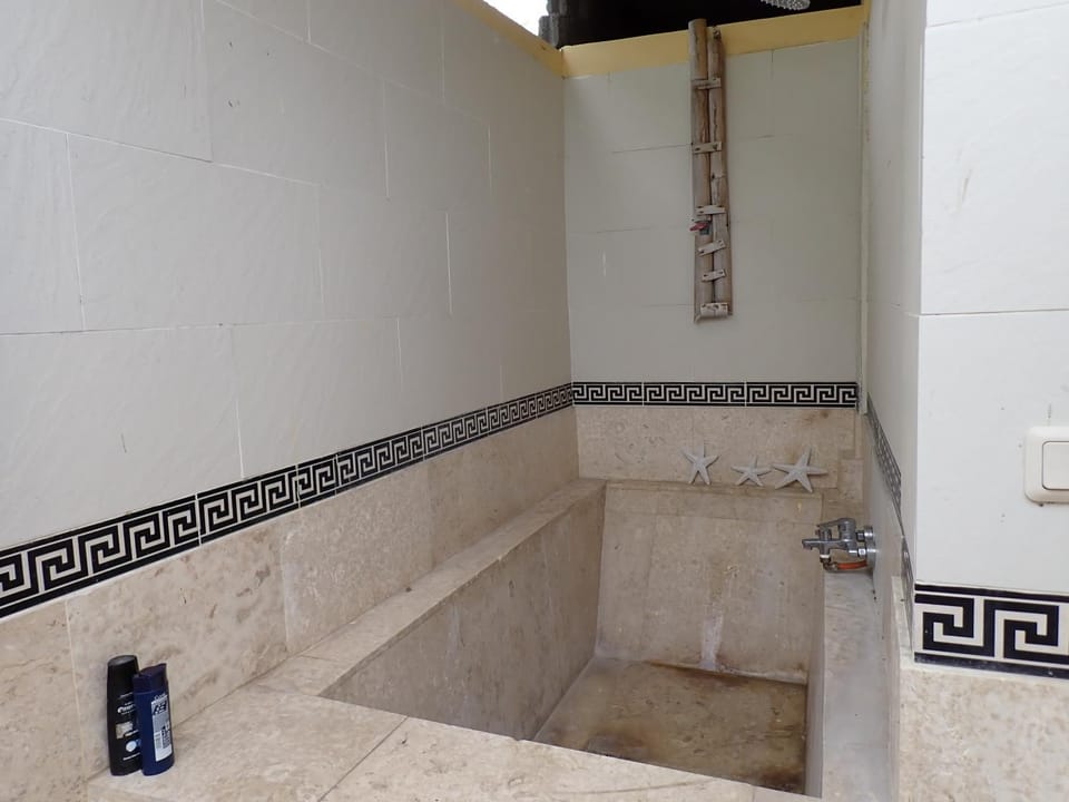 Amed Homestay House in Abang