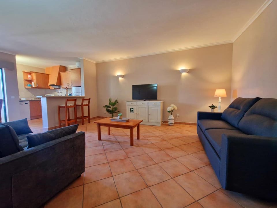 Communal lounge/ TV room, TV and multimedia, Kitchen or kitchenette, Living room, Seating area
