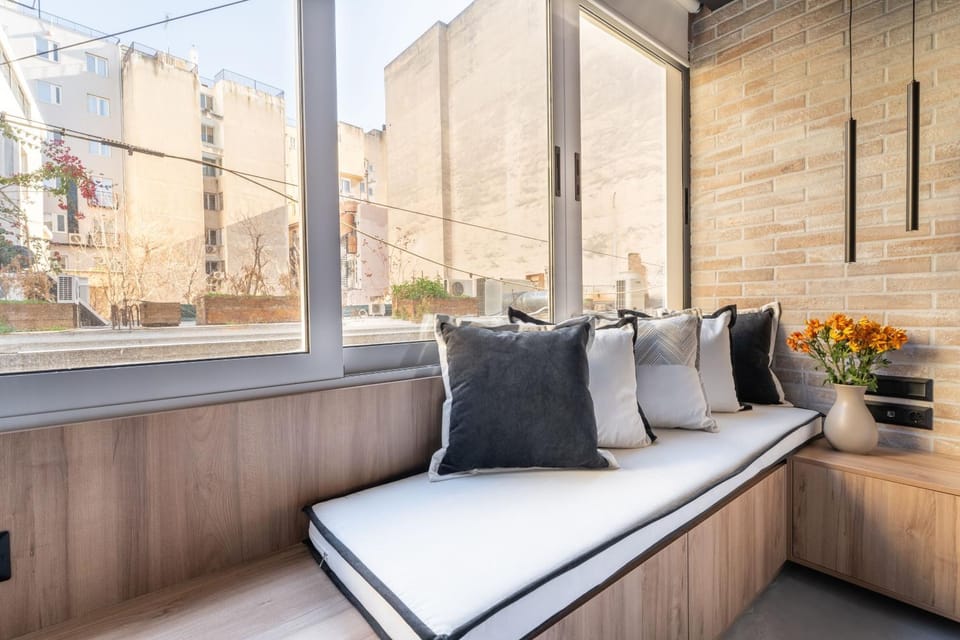Patio, Day, View (from property/room), Balcony/Terrace, Living room, Seating area