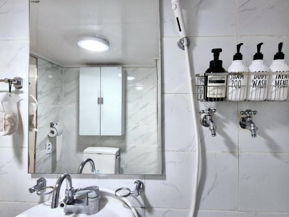 Shower, Bathroom, towels