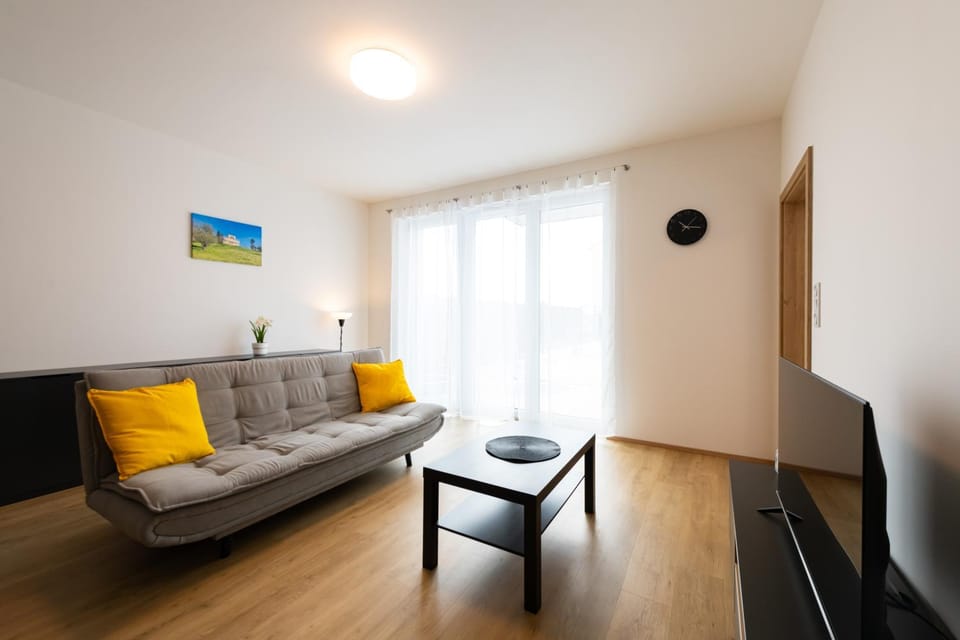 TV and multimedia, Living room, Seating area, Evening entertainment