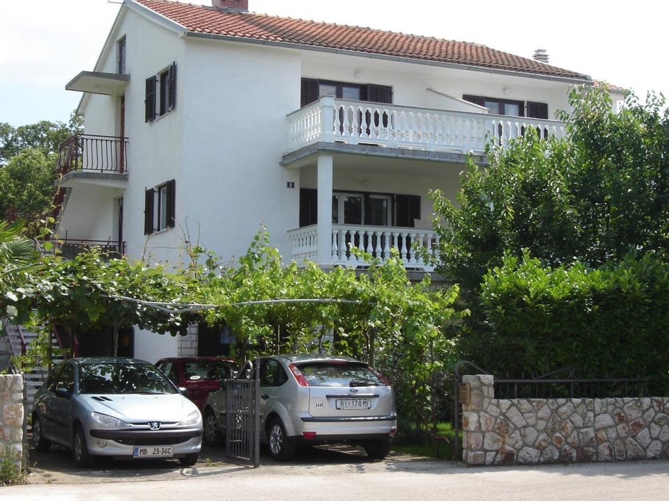 Property building, Day, Parking