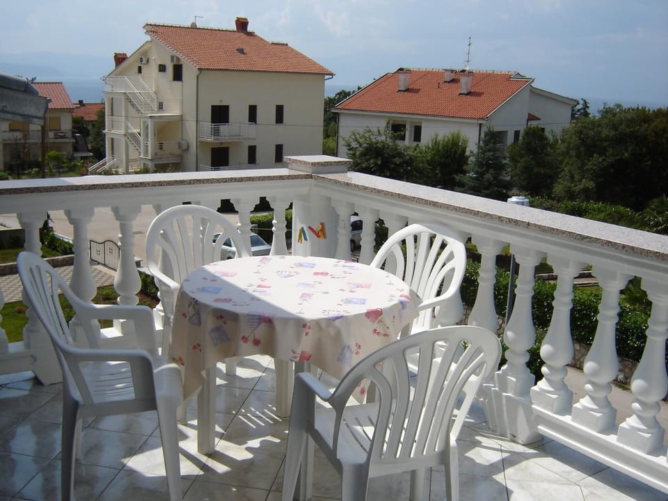 Day, View (from property/room), Balcony/Terrace, Seating area, Street view