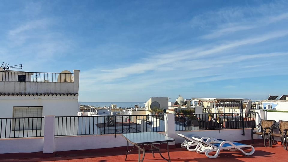 Property building, Balcony/Terrace, Sea view