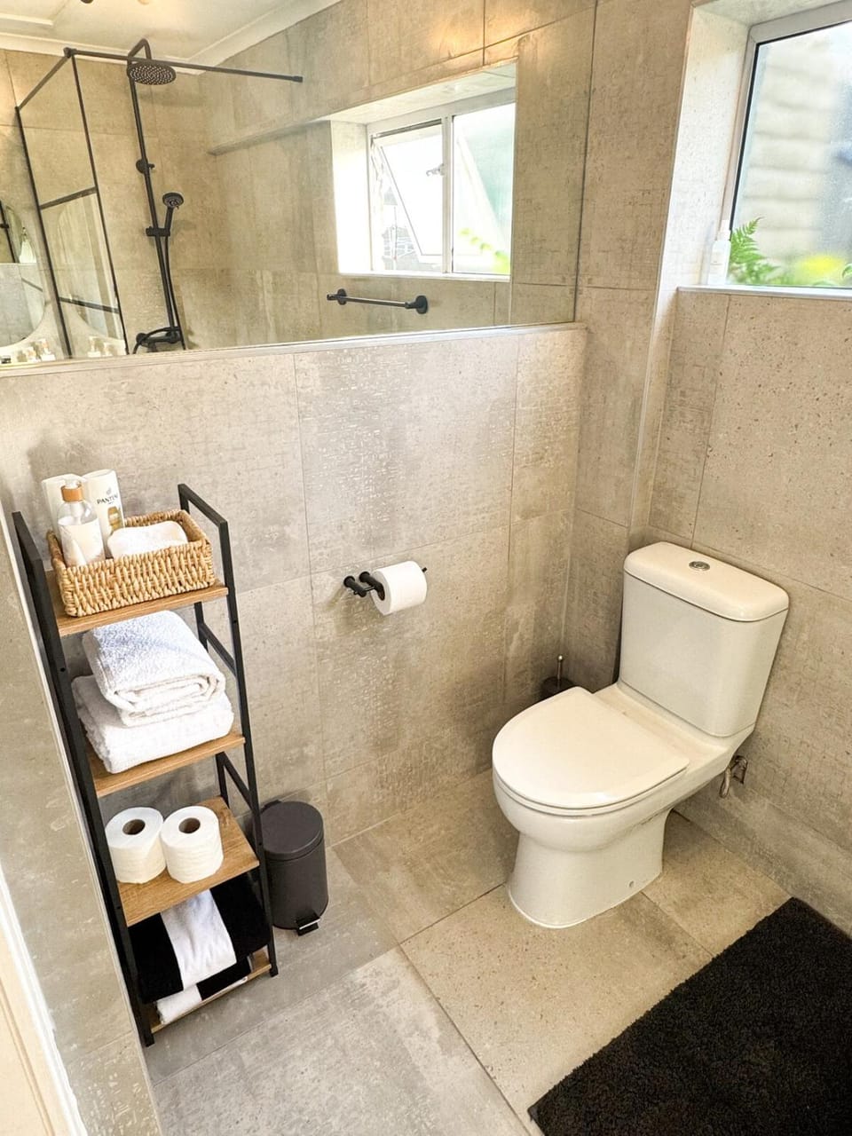 Shower, Toilet, Bathroom, towels