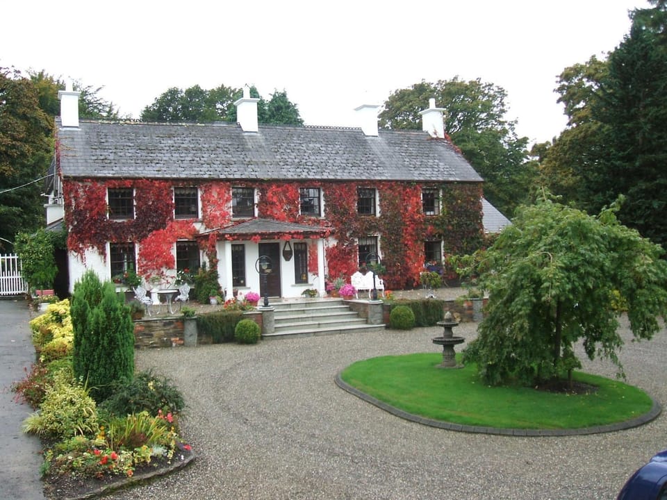 Property building, Facade/entrance, Day