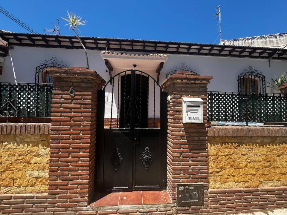 Gran casa cerca de la playa con 3 dormitorios en Pedregalejo House in Malaga