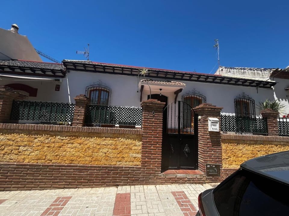 Gran casa cerca de la playa con 3 dormitorios en Pedregalejo House in Malaga