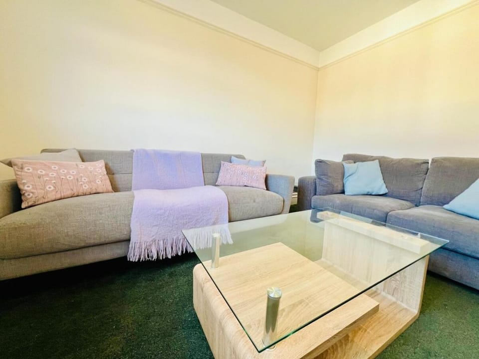 4-Bedroom House 5 mins to Beach & Parking House in Felixstowe