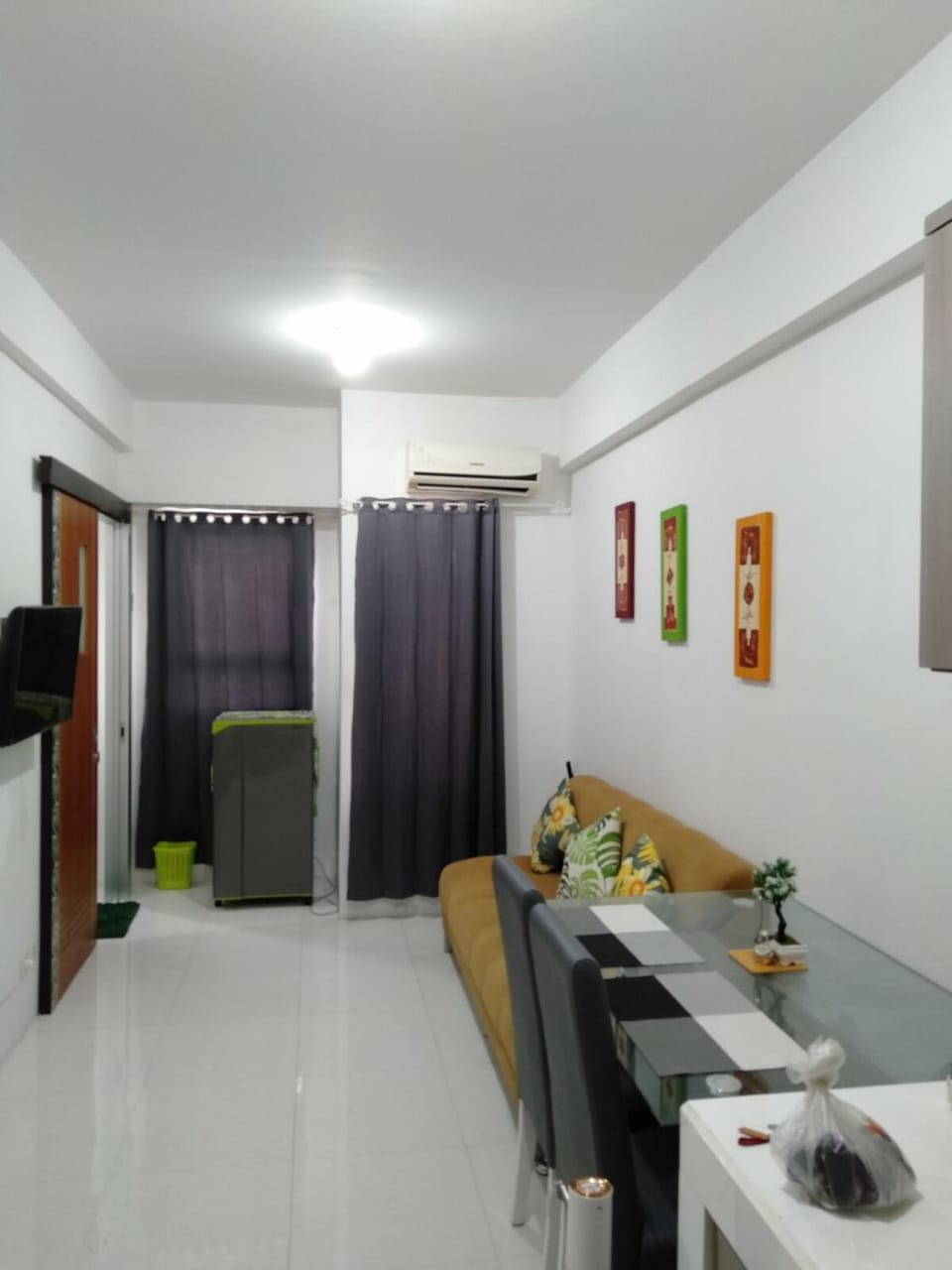TV and multimedia, Kitchen or kitchenette, Living room, Seating area, Dining area