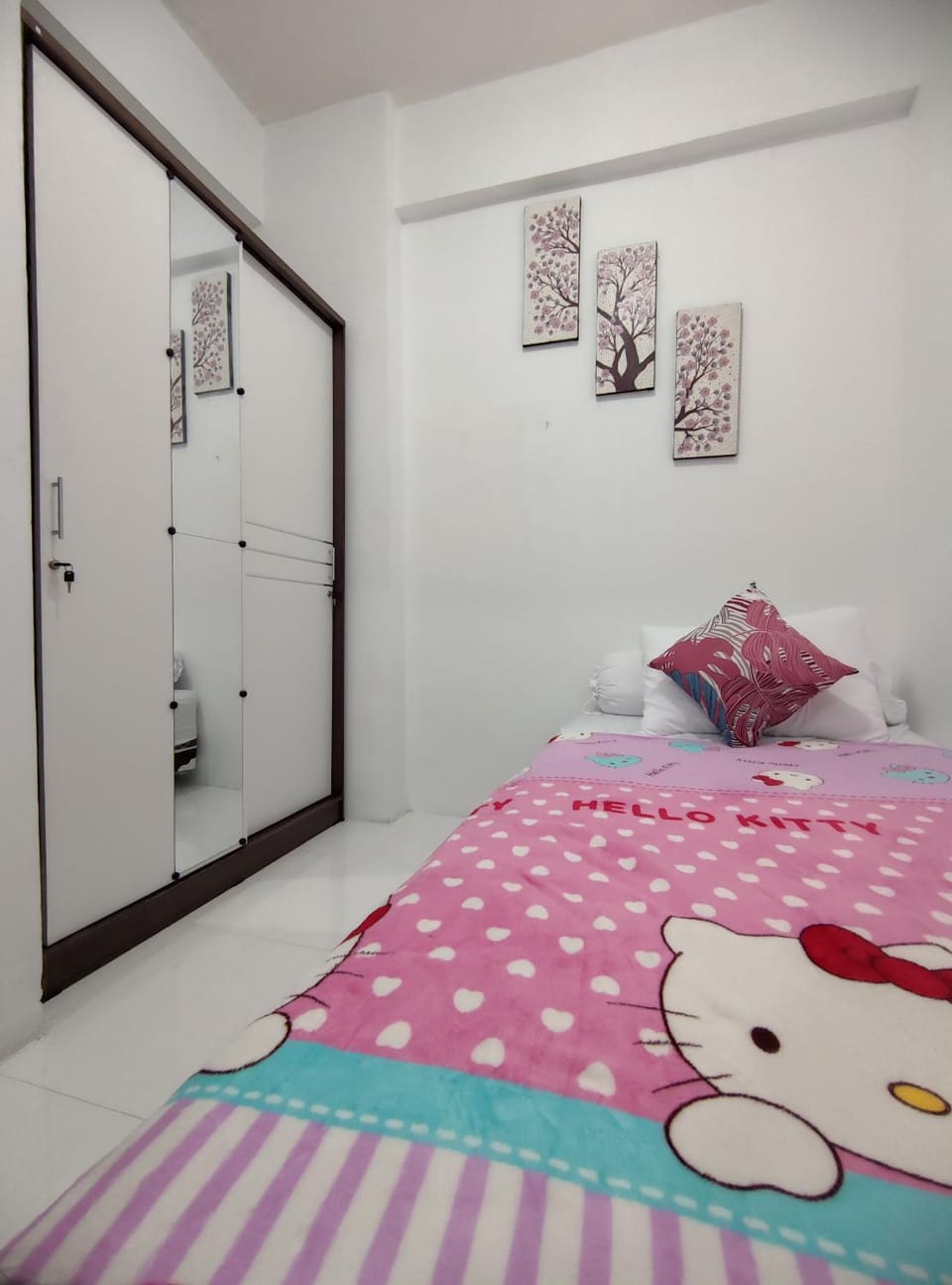 Bed, Photo of the whole room, Bedroom, wardrobe