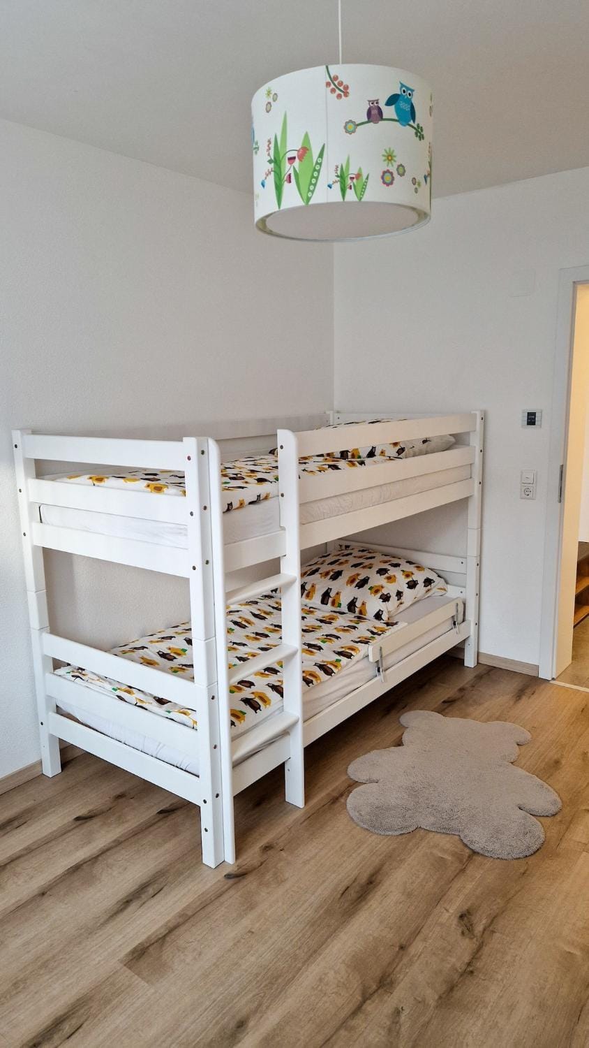 Bedroom, bunk bed