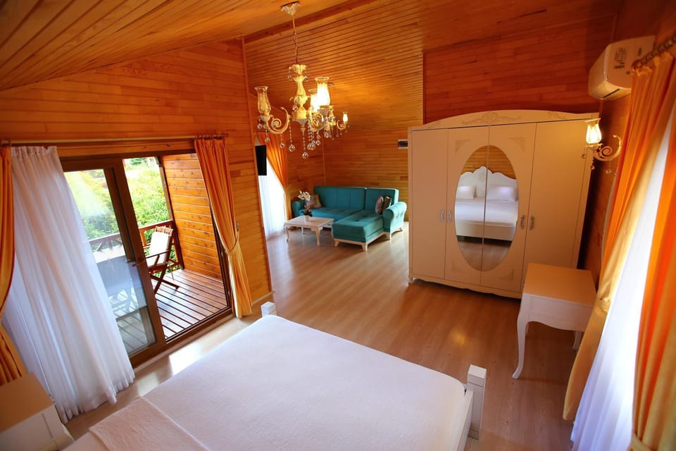 Bed, Photo of the whole room, Seating area, Bedroom