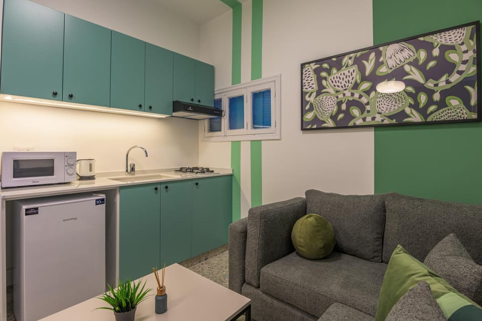 Kitchen or kitchenette, Seating area