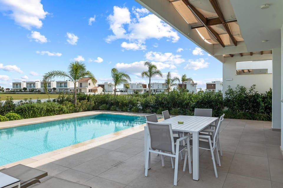 Property building, Patio, Day, View (from property/room), Balcony/Terrace, Dining area, Pool view, Swimming pool, sunbed