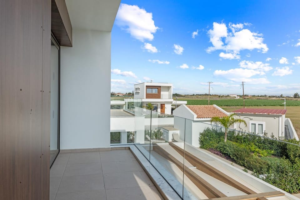 Property building, Day, View (from property/room), Balcony/Terrace