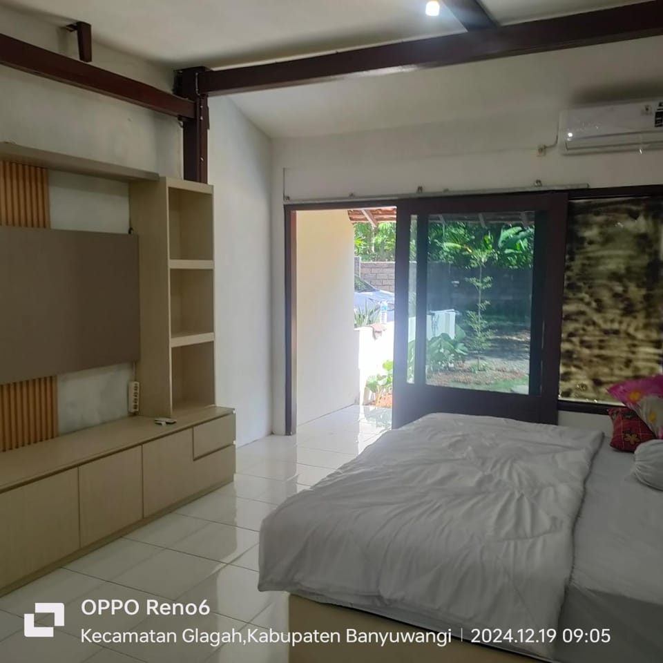 Tiara Homestay Banyuwangi Near train Station Bed and Breakfast in East Java
