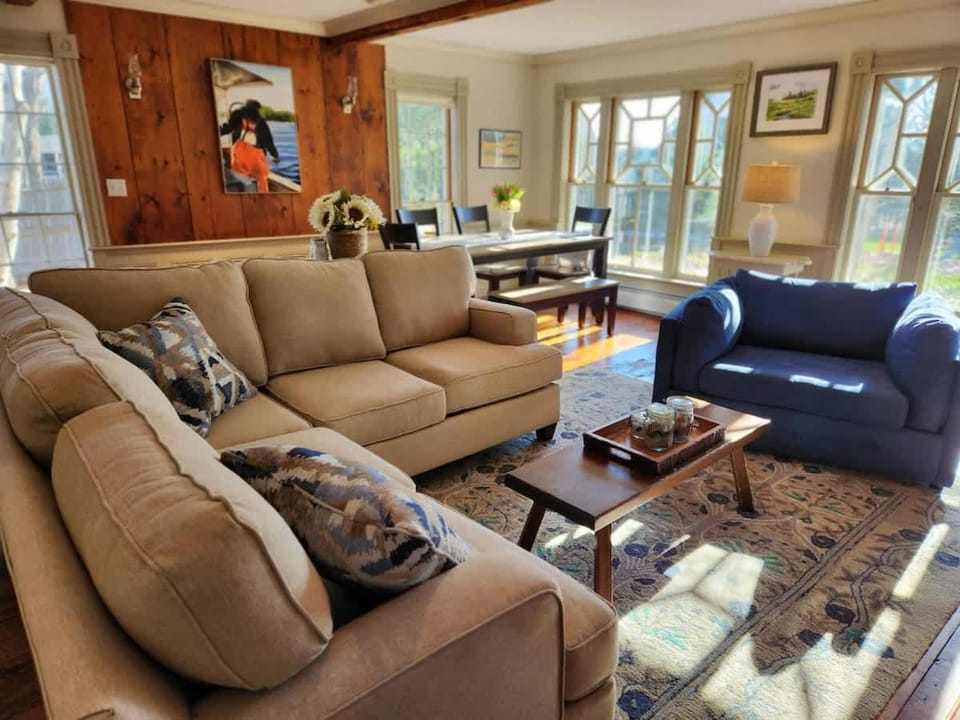 Acadia Lobsterman's Farmhouse & Cottage House in Lamoine