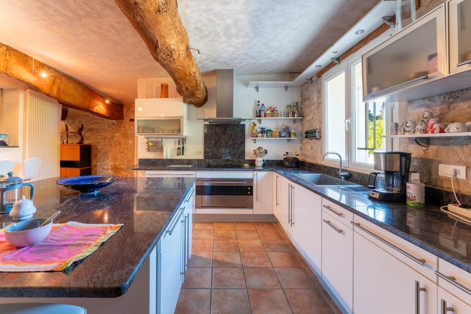 Kitchen or kitchenette, Living room