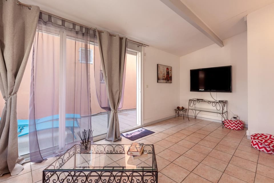 Property building, Living room