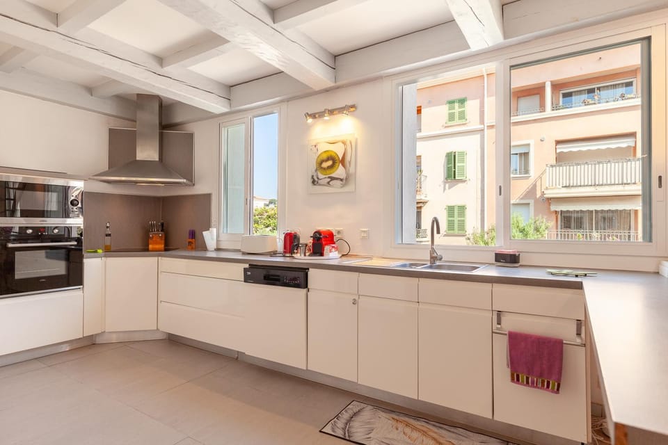 Kitchen or kitchenette, Living room