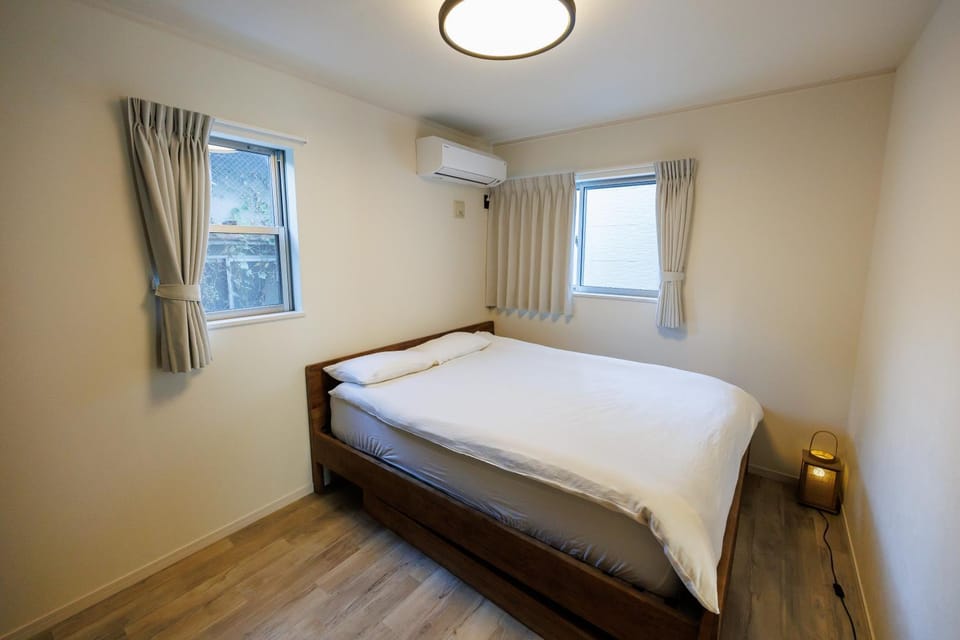 Bed, Photo of the whole room, Bedroom, air conditioner