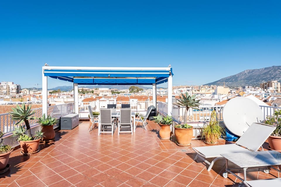Property building, Balcony/Terrace, Living room