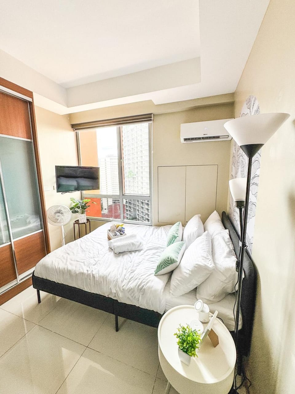 Bed, TV and multimedia