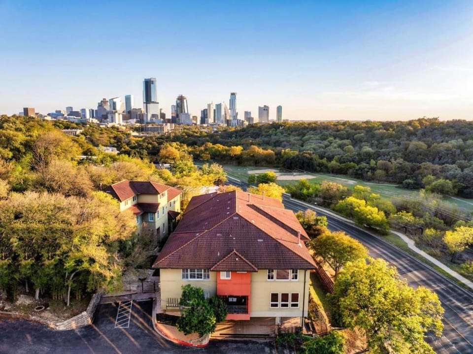 The Lamar Lookout Apartment in Austin