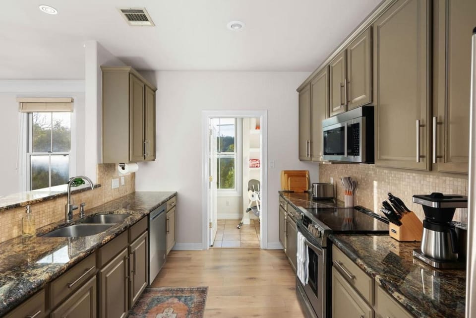 The Lamar Lookout Apartment in Austin