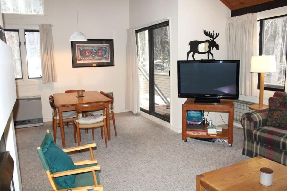 Loon Village- Slope Views and Pool House in Lincoln