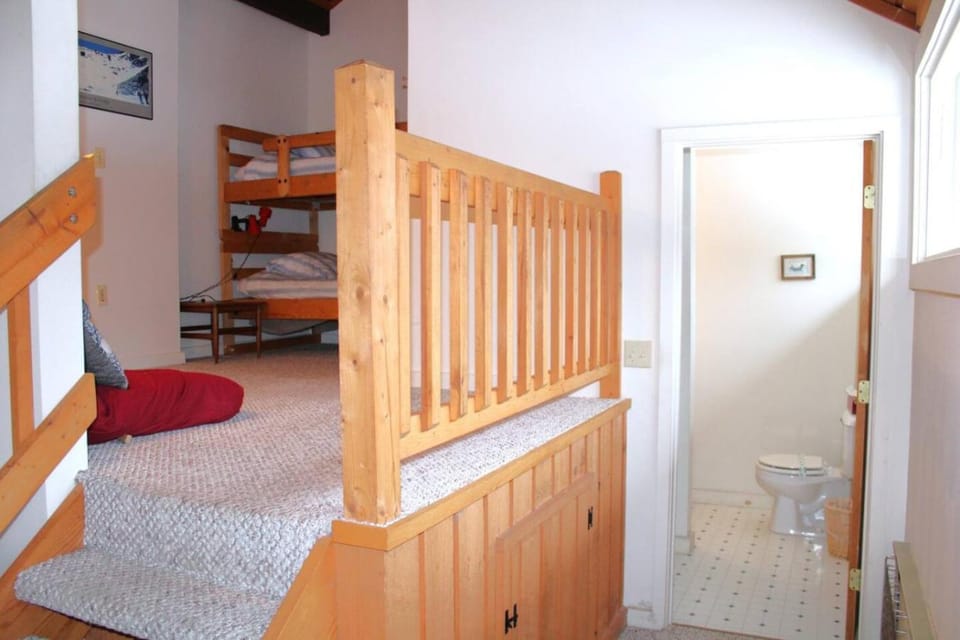 Loon Village- Slope Views and Pool House in Lincoln