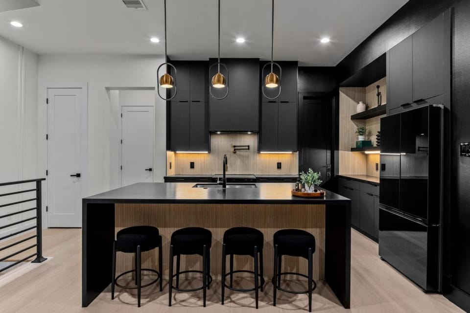 Kitchen or kitchenette, Dining area, oven, stove