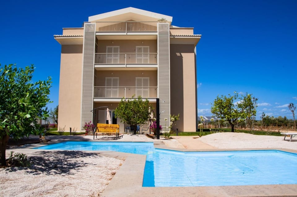 Property building, Swimming pool