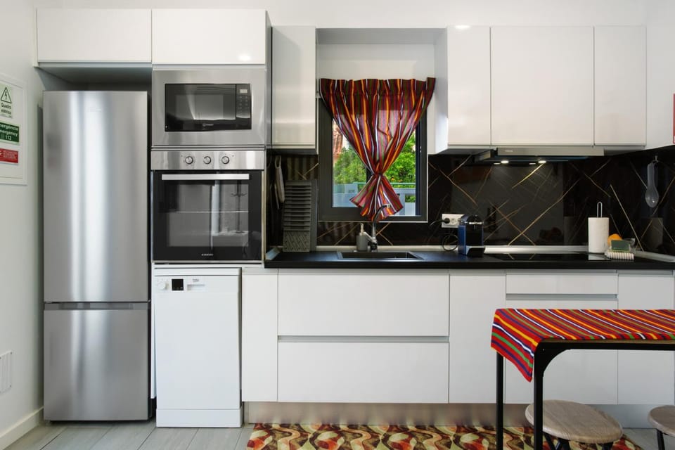 Kitchen or kitchenette, Living room
